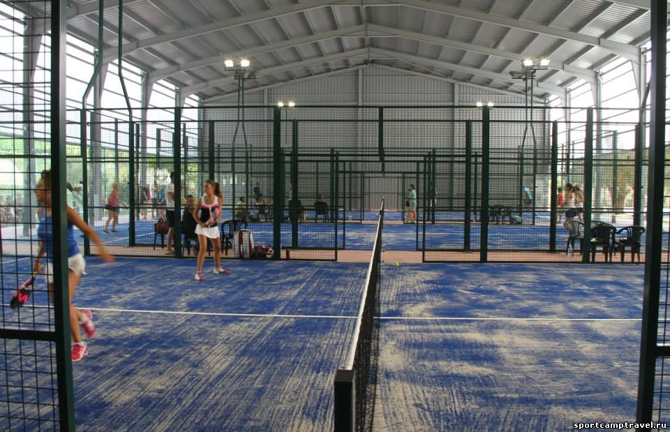 Спортивные лагеря теннис. Теннисный лагерь. Спортивные теннисный лагерь. Теннисная Академия футбол. Летний теннисный лагерь.